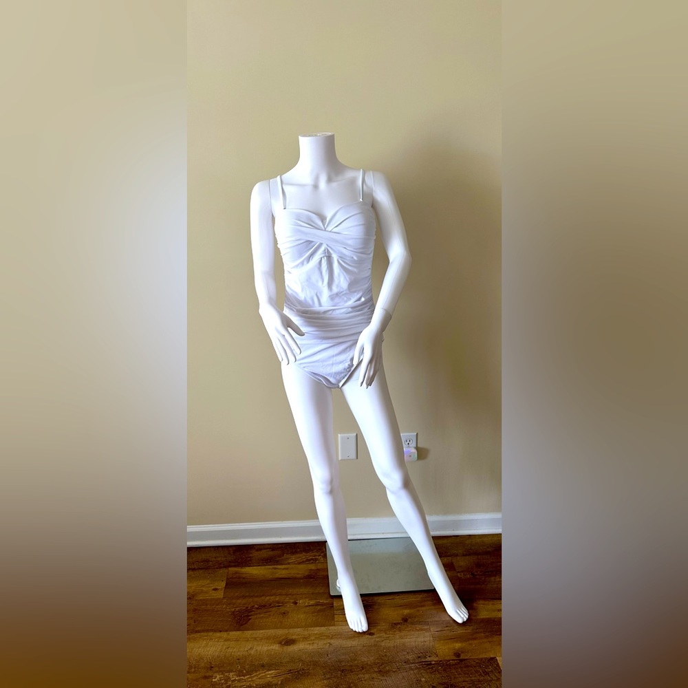 NWT ALL WHITE SIZE LARGE